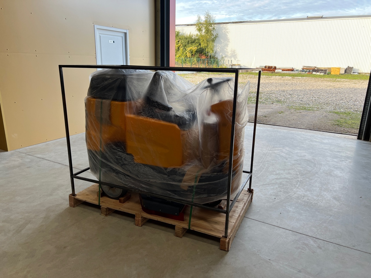 HIPPO AR-X9 - Road sweeper: picture 4 HIPPO AR-X9 - Road sweeper: picture 4