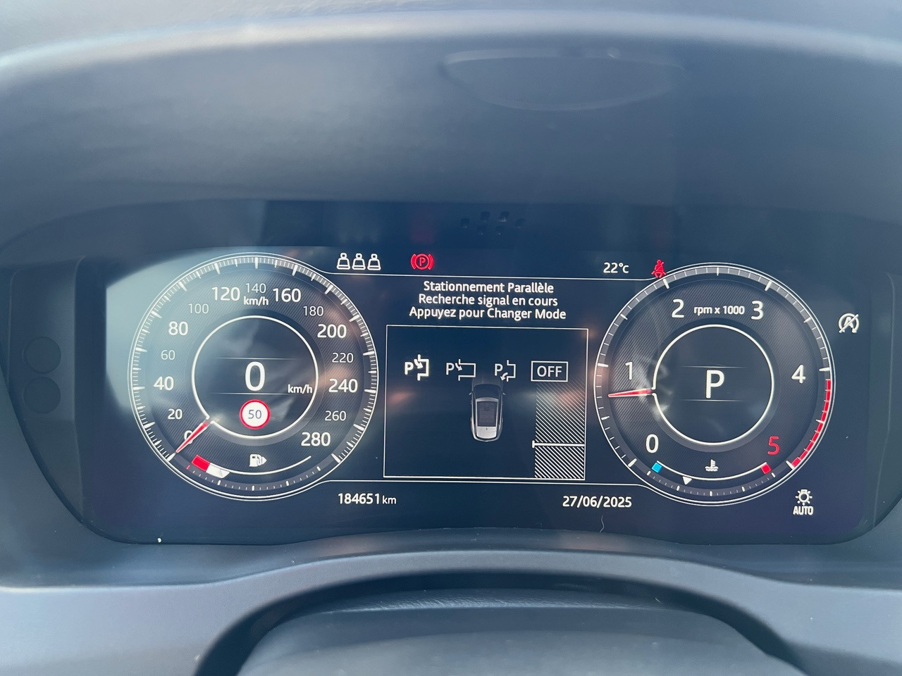Sedan JAGUAR XE 20MY SE R-DYN. 2.0L D 180 BVA8 Cockpit PANO: picture 32