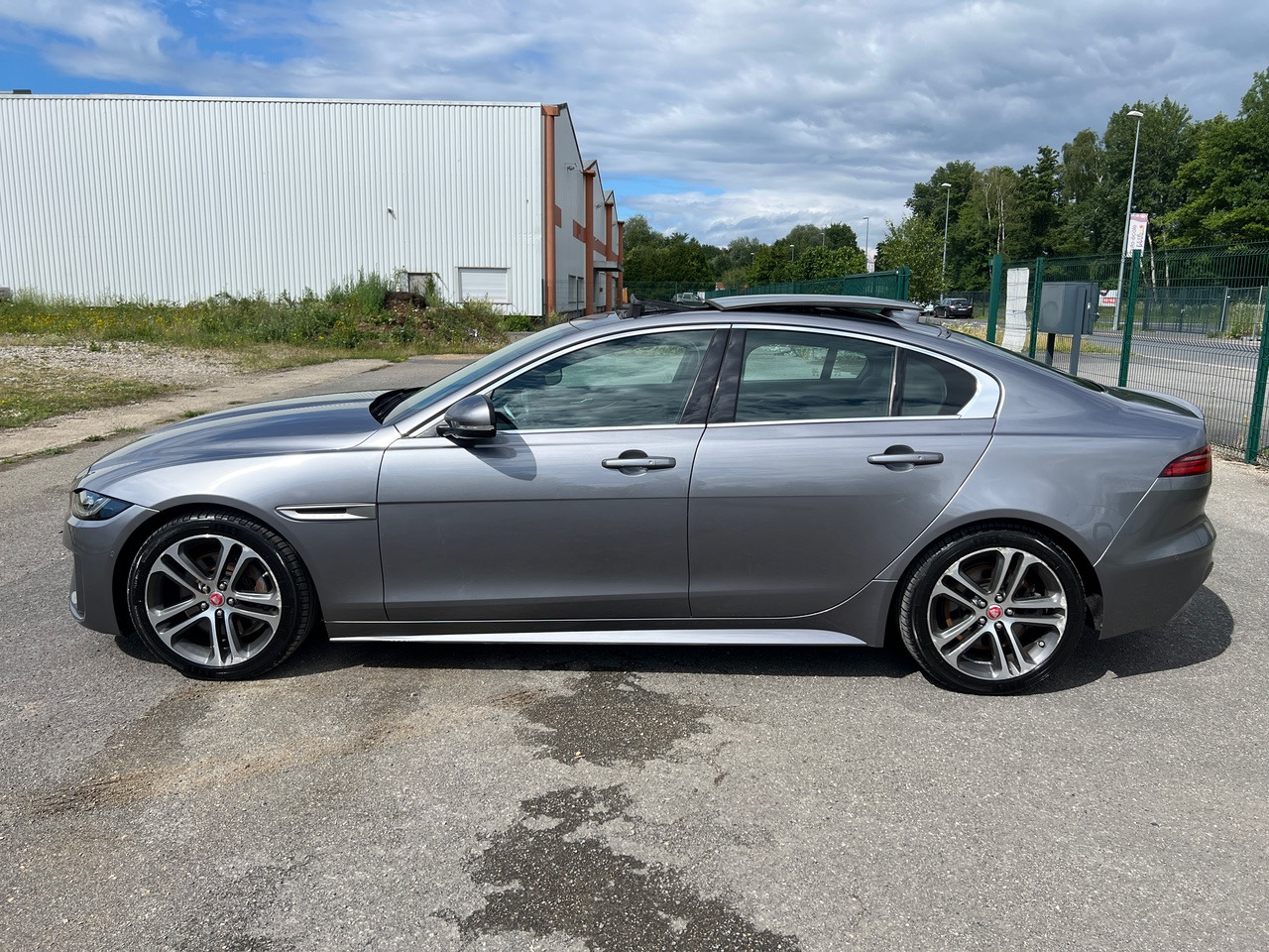 Sedan JAGUAR XE 20MY SE R-DYN. 2.0L D 180 BVA8 Cockpit PANO: picture 14