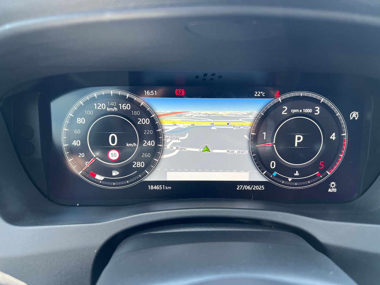 Sedan JAGUAR XE 20MY SE R-DYN. 2.0L D 180 BVA8 Cockpit PANO: picture 26