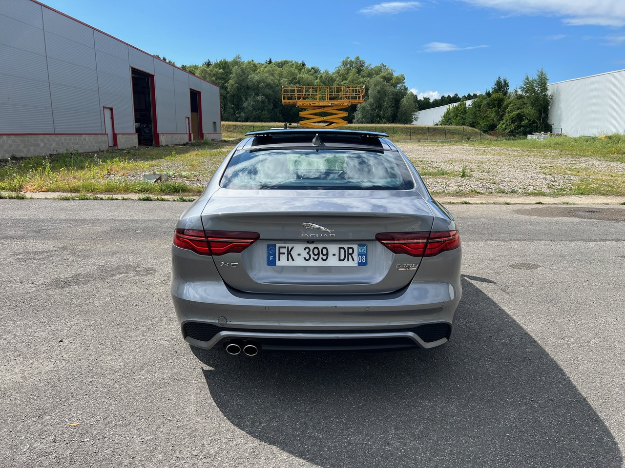 Sedan JAGUAR XE 20MY SE R-DYN. 2.0L D 180 BVA8 Cockpit PANO: picture 13