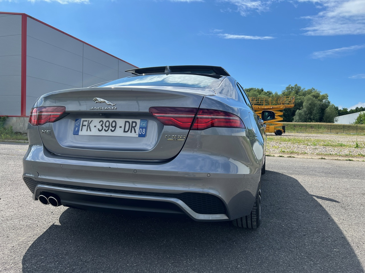 Sedan JAGUAR XE 20MY SE R-DYN. 2.0L D 180 BVA8 Cockpit PANO: picture 23