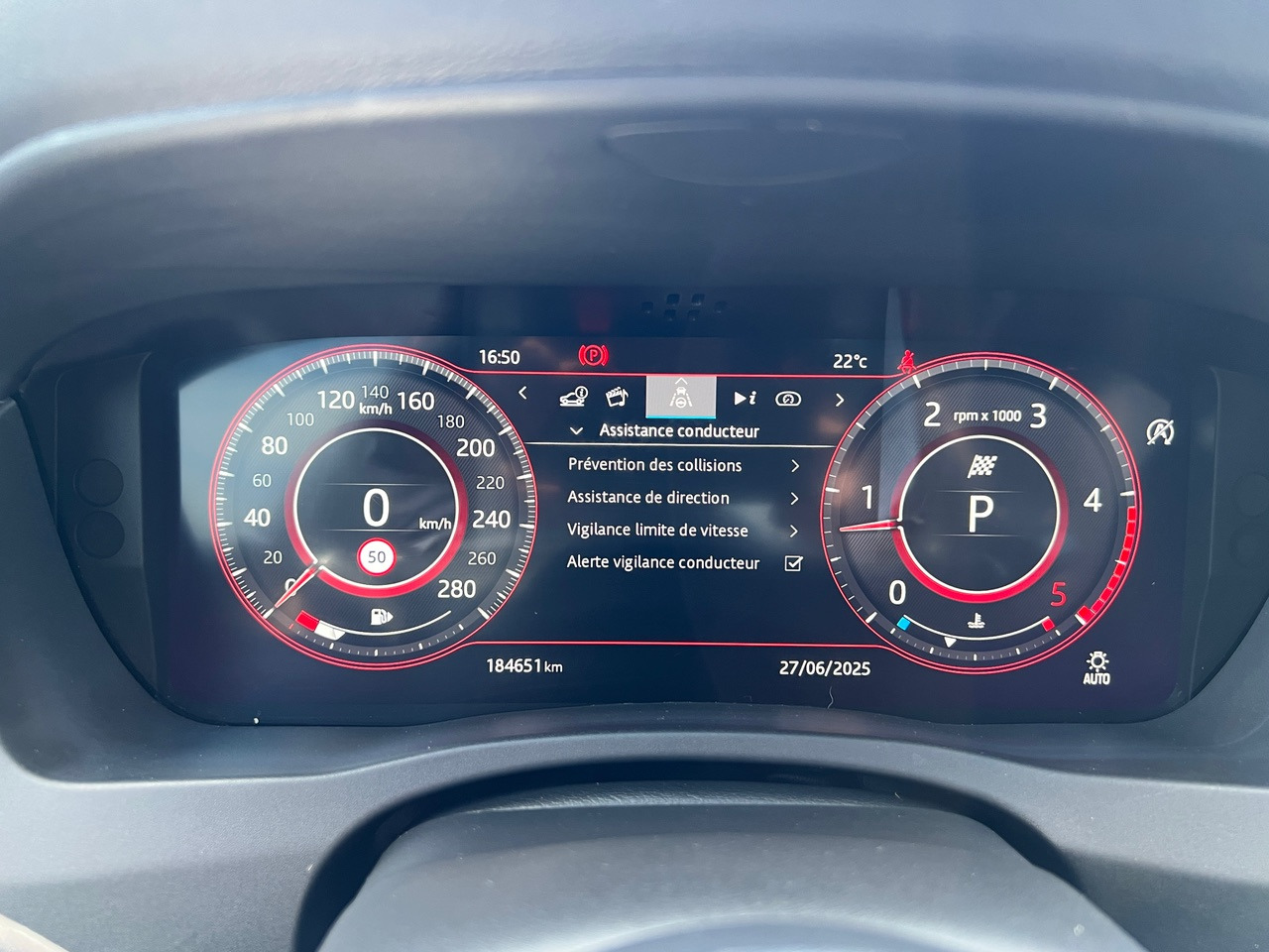 Sedan JAGUAR XE 20MY SE R-DYN. 2.0L D 180 BVA8 Cockpit PANO: picture 30