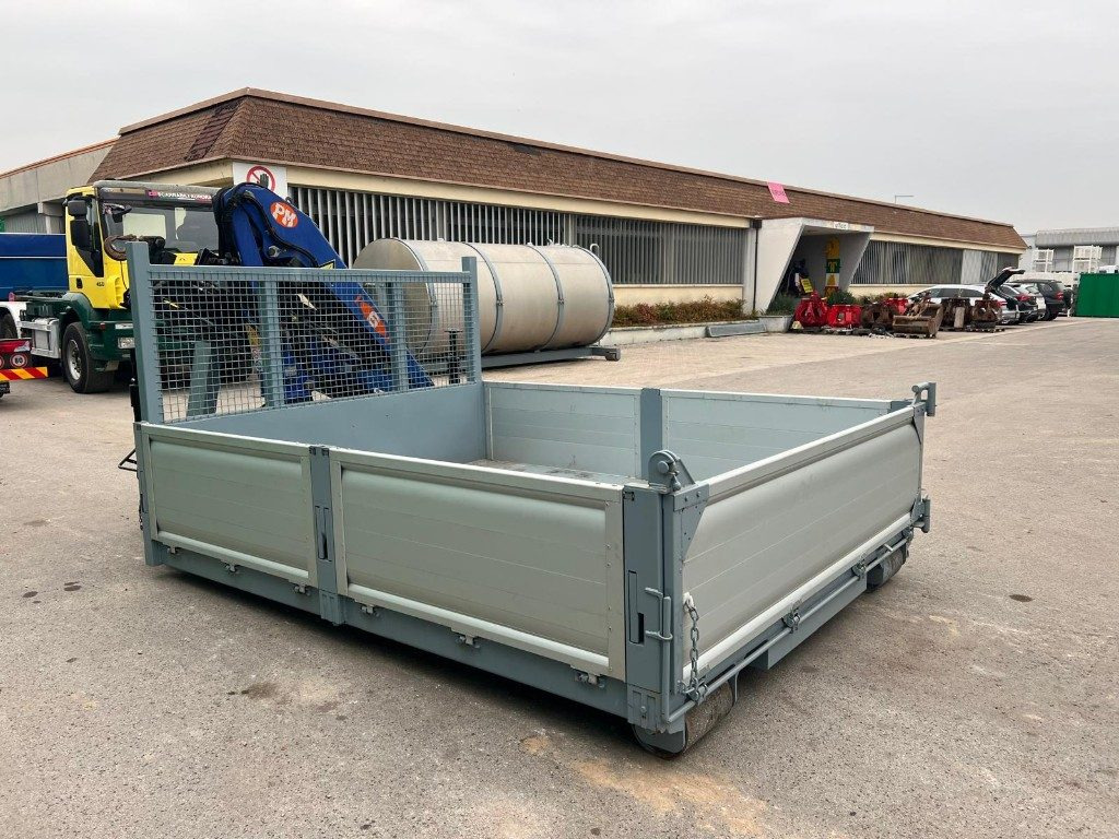 CONTAINER SCARRABILE NUOVO A PIANALE CON GRU - Roll-off container: picture 3 CONTAINER SCARRABILE NUOVO A PIANALE CON GRU - Roll-off container: picture 3