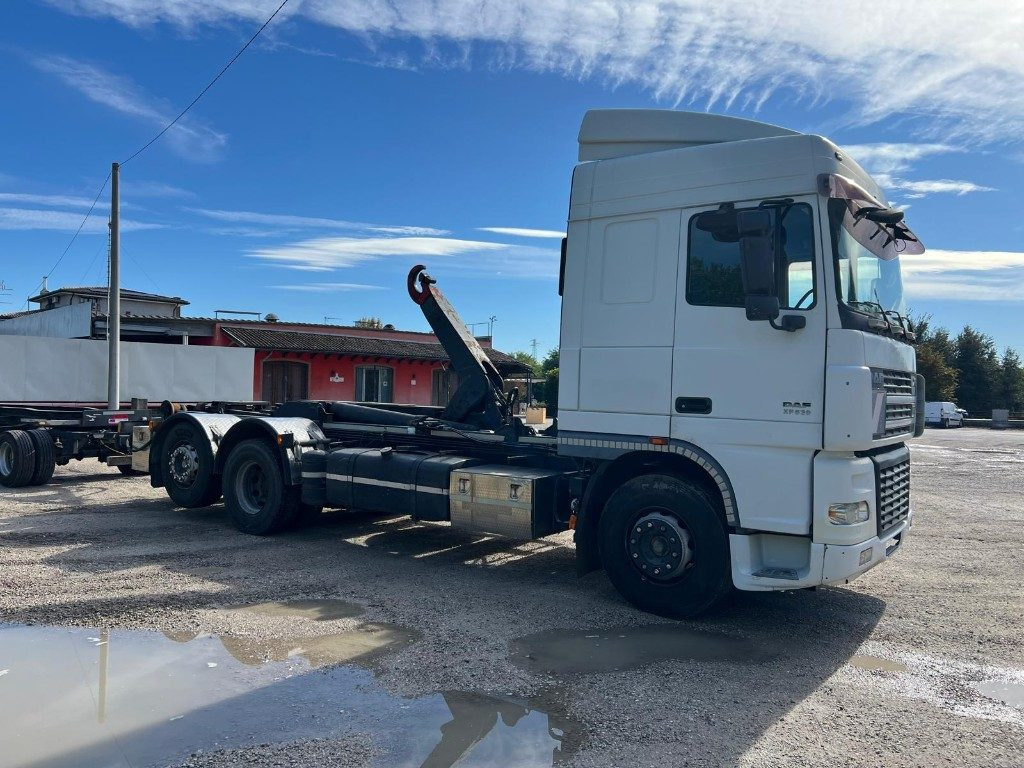 DAF XF530 SCARRABILE - Hook lift truck: picture 4 DAF XF530 SCARRABILE - Hook lift truck: picture 4