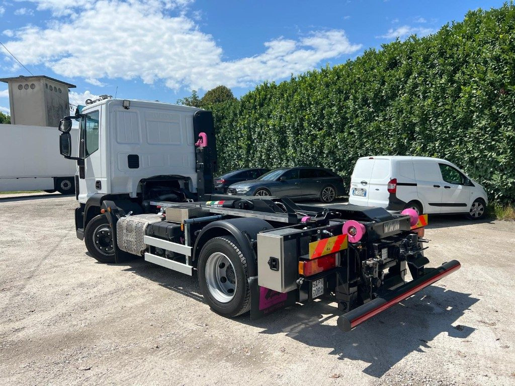 IVECO EUROCARGO 120E28 CON SCARRABILE NUOVO - Hook lift truck: picture 3 IVECO EUROCARGO 120E28 CON SCARRABILE NUOVO - Hook lift truck: picture 3