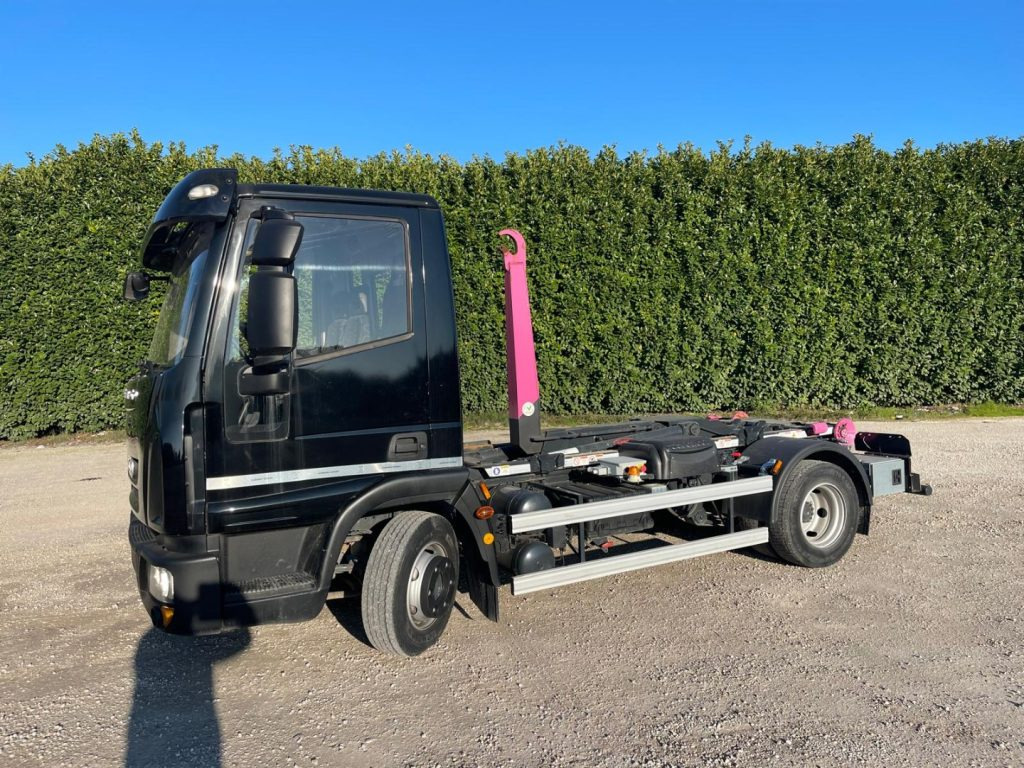 IVECO EUROCARGO 75E18 CON SCARRABILE NUOVO - Hook lift truck: picture 3 IVECO EUROCARGO 75E18 CON SCARRABILE NUOVO - Hook lift truck: picture 3