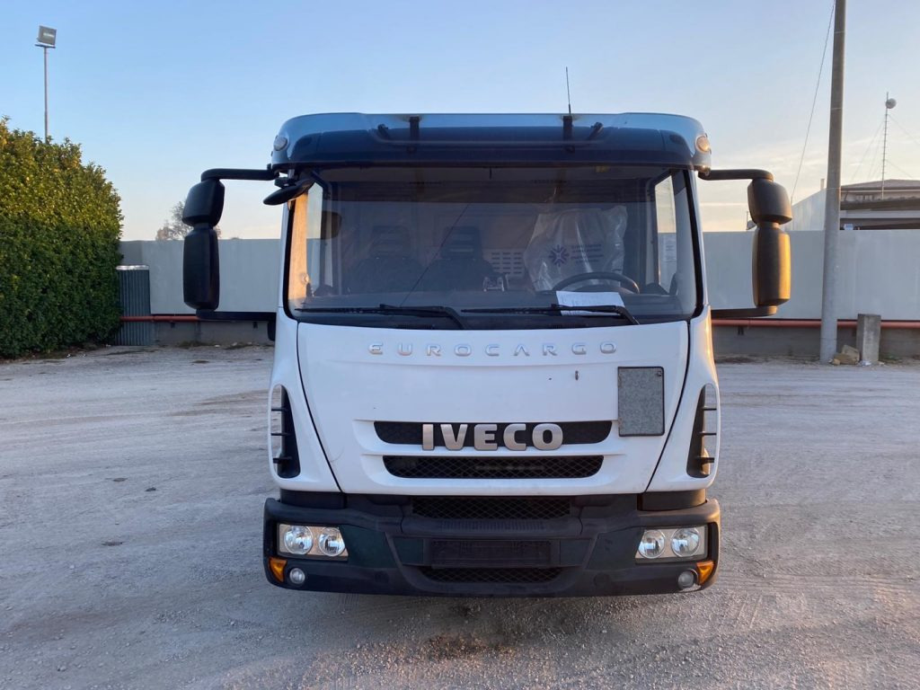 IVECO EUROCARGO 80 E18 CON IMPIANTO SCARRABILE NUO - Hook lift truck: picture 4 IVECO EUROCARGO 80 E18 CON IMPIANTO SCARRABILE NUO - Hook lift truck: picture 4