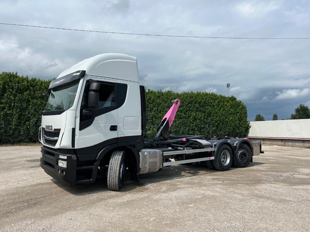 IVECO STRALIS 510 SCARRABILE - Hook lift truck: picture 2 IVECO STRALIS 510 SCARRABILE - Hook lift truck: picture 2