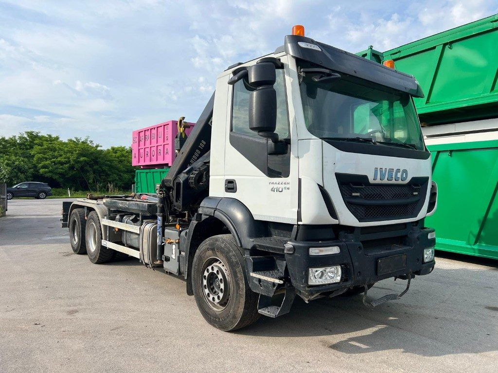 IVECO TRAKKER 410 SCARRABILE - Hook lift truck: picture 2 IVECO TRAKKER 410 SCARRABILE - Hook lift truck: picture 2