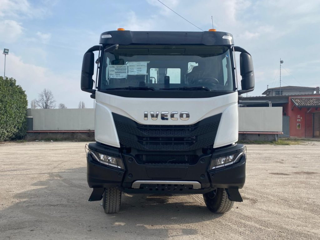 IVECO TRAKKER T-WAY AD510 NUOVO SCARRABILE - Hook lift truck: picture 2 IVECO TRAKKER T-WAY AD510 NUOVO SCARRABILE - Hook lift truck: picture 2