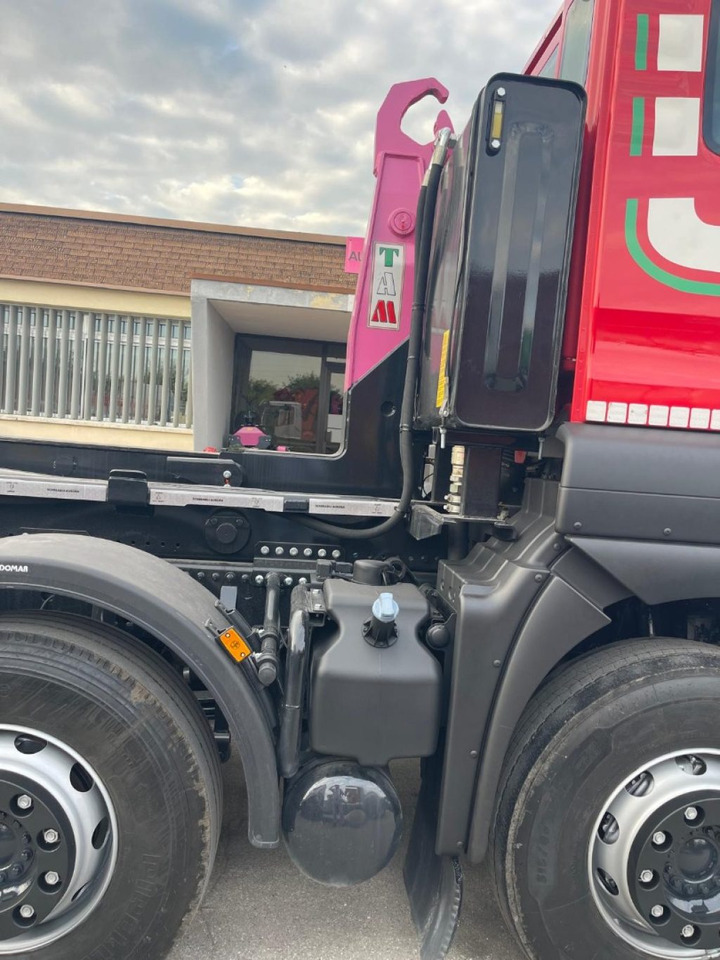 MAN TGS 41.480 SCARRABILE - Hook lift truck: picture 4 MAN TGS 41.480 SCARRABILE - Hook lift truck: picture 4