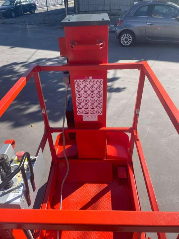 Vertical mast lift SkyJack SJ-16: picture 9