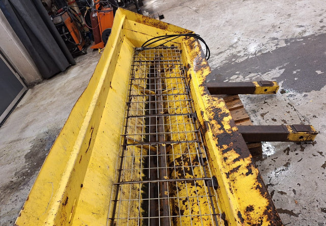 Tuppihiekotin - Sand/ Salt spreader: picture 4 Tuppihiekotin - Sand/ Salt spreader: picture 4