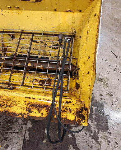 Tuppihiekotin - Sand/ Salt spreader: picture 3 Tuppihiekotin - Sand/ Salt spreader: picture 3