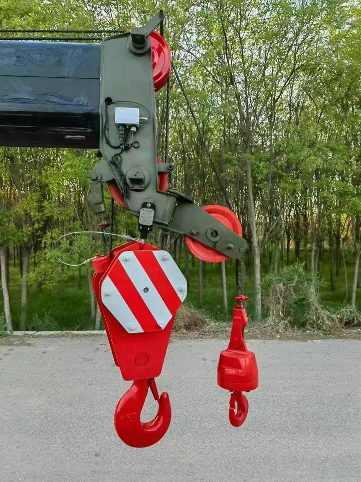 Mobile crane XCMG QY25K5-1 25 ton truck crane: picture 17