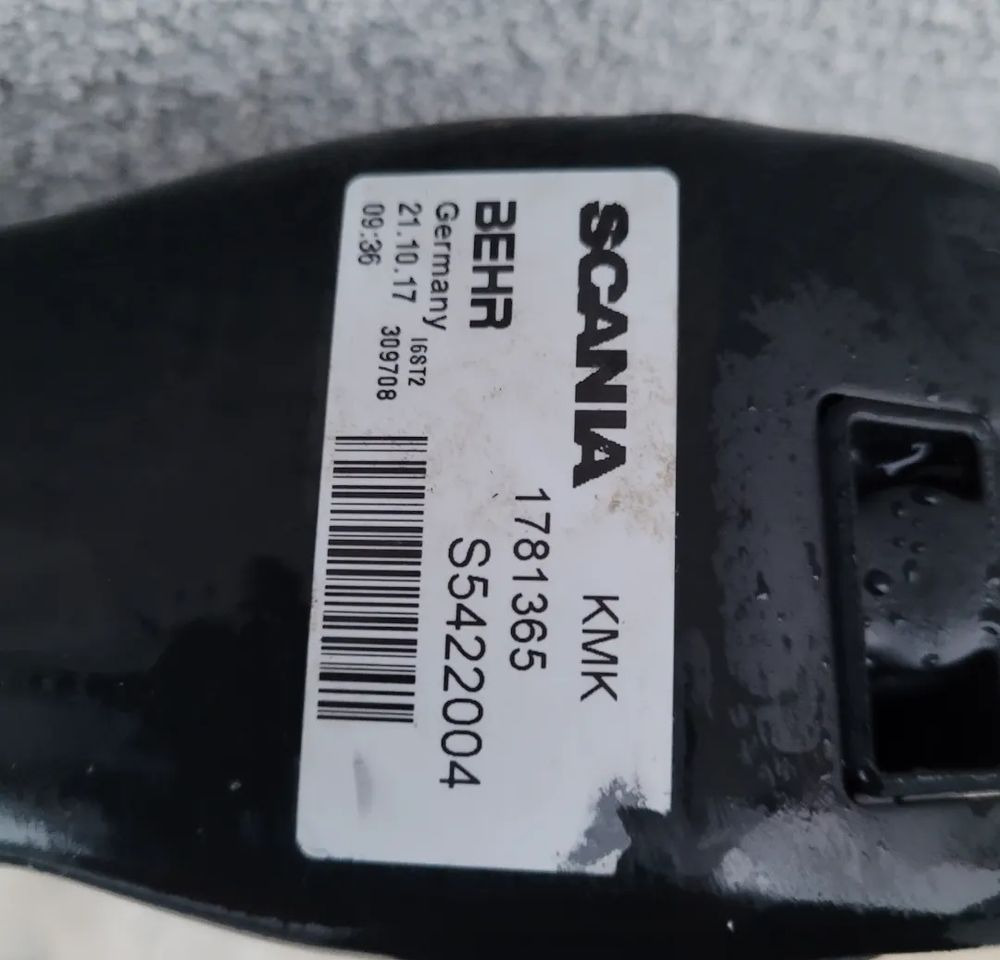 CHŁODNICA WODY SCANIA R 1781365 SZCZELNE ORYGINAŁ - Radiator for Truck: picture 3 CHŁODNICA WODY SCANIA R 1781365 SZCZELNE ORYGINAŁ - Radiator for Truck: picture 3