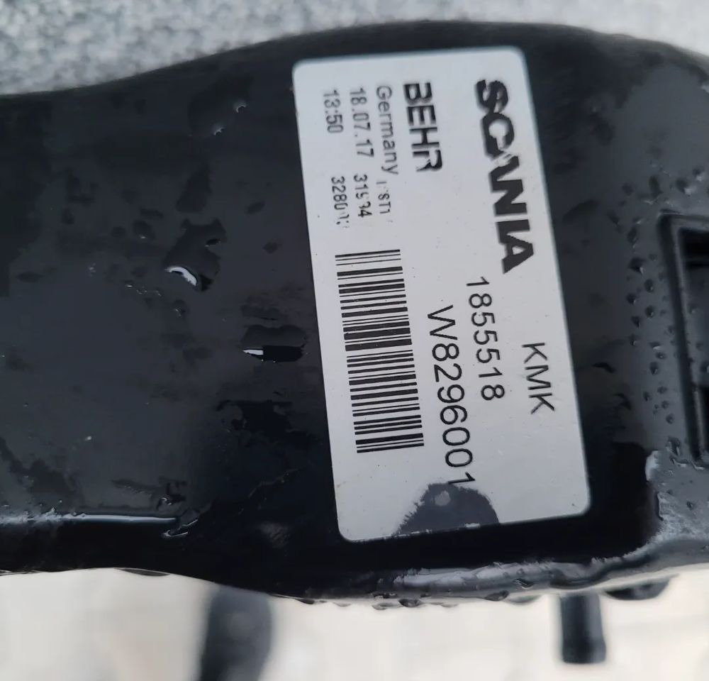 CHŁODNICA WODY SCANIA R 1855518 ORYGINAŁ SZCZELNE - Radiator for Truck: picture 3 CHŁODNICA WODY SCANIA R 1855518 ORYGINAŁ SZCZELNE - Radiator for Truck: picture 3