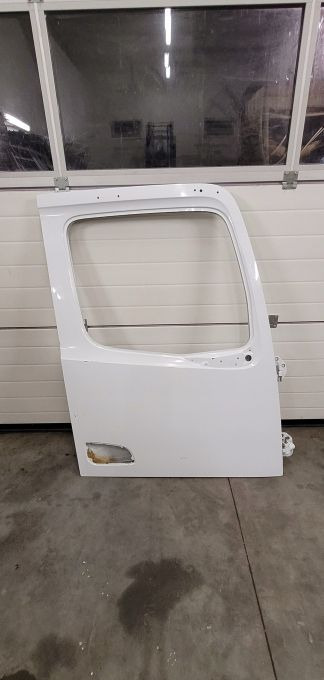 DRZWI MERCEDES ACTROS MP4 PRAWE MALA TAPICERKA - Door and parts: picture 1 DRZWI MERCEDES ACTROS MP4 PRAWE MALA TAPICERKA - Door and parts: picture 1