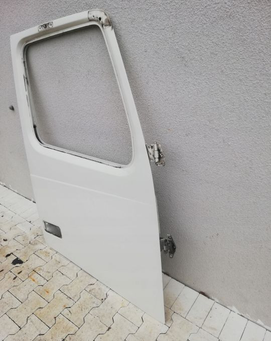 DRZWI VOLVO FH 13 FH13 RH ral 1103 - Door and parts: picture 2 DRZWI VOLVO FH 13 FH13 RH ral 1103 - Door and parts: picture 2