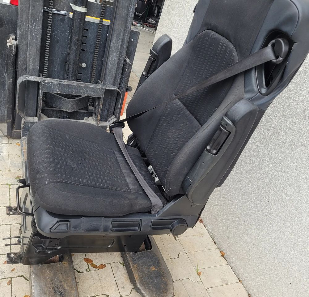 FOTEL KIEROWCY MERCEDES ACTROS MP4 - Seat for Truck: picture 2 FOTEL KIEROWCY MERCEDES ACTROS MP4 - Seat for Truck: picture 2