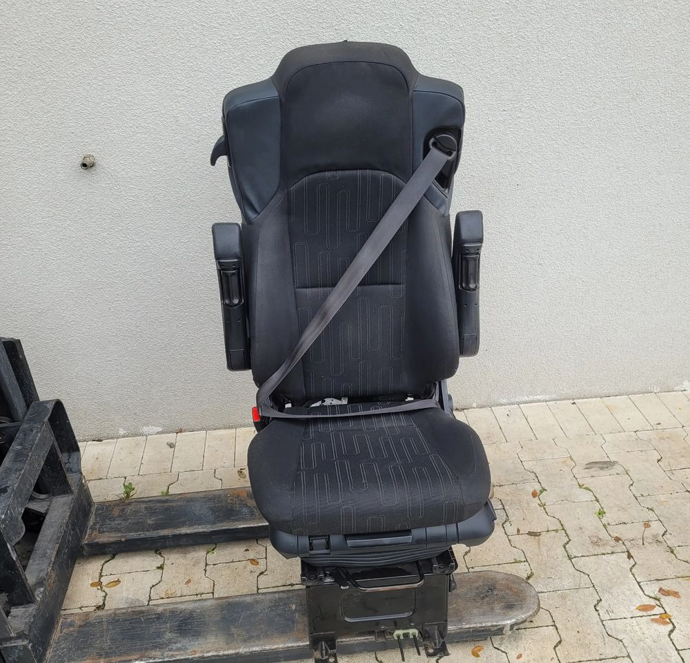 FOTEL KIEROWCY MERCEDES ACTROS MP4 - Seat for Truck: picture 1 FOTEL KIEROWCY MERCEDES ACTROS MP4 - Seat for Truck: picture 1