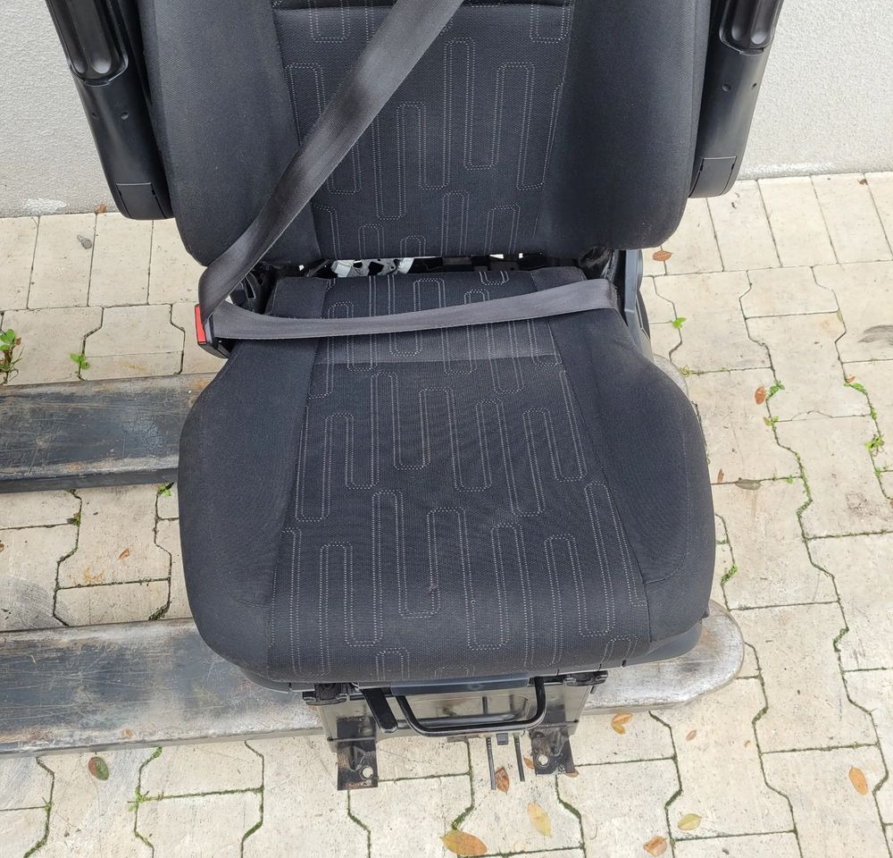 FOTEL KIEROWCY MERCEDES ACTROS MP4 - Seat for Truck: picture 4 FOTEL KIEROWCY MERCEDES ACTROS MP4 - Seat for Truck: picture 4