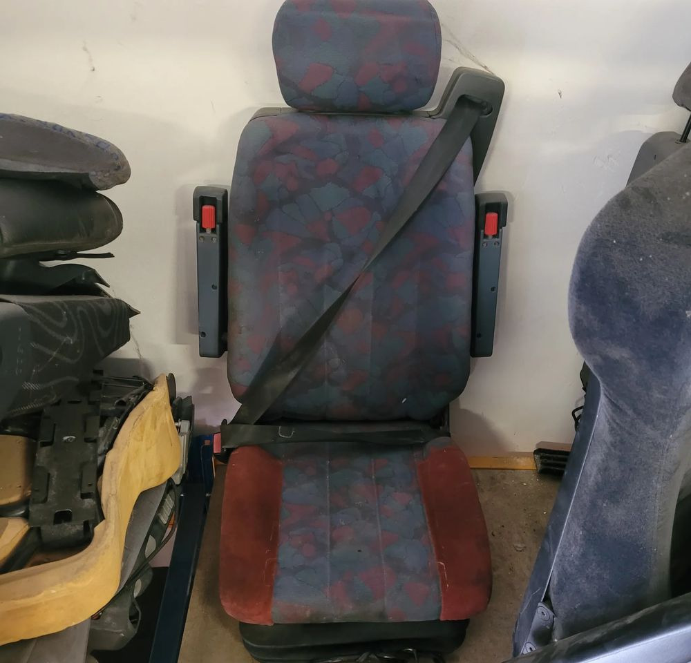 FOTEL KIEROWCY MERCEDES ATEGO CHWALIM116 - Seat for Truck: picture 1 FOTEL KIEROWCY MERCEDES ATEGO CHWALIM116 - Seat for Truck: picture 1