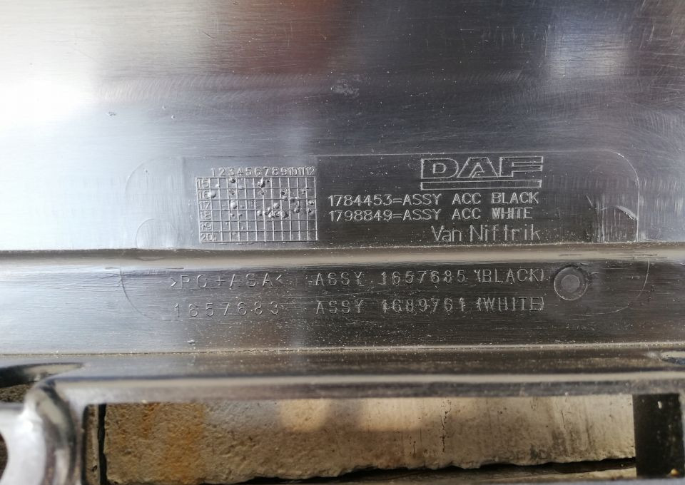 GRILL ATRAPA DAF CF NOWY ORYGINAŁ 1784453 - Hood: picture 5 GRILL ATRAPA DAF CF NOWY ORYGINAŁ 1784453 - Hood: picture 5