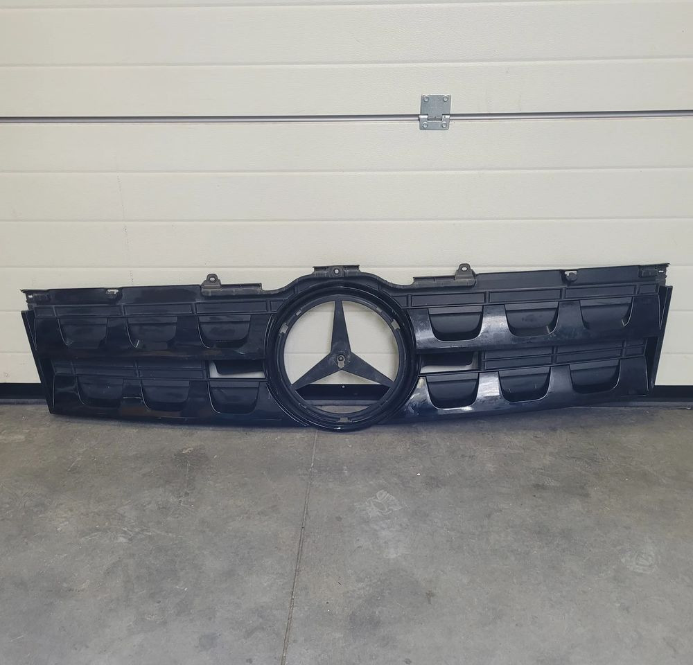 GRILL ATRAPA MERCEDES ACTROS AROX A9607510618 - Body and exterior for Truck: picture 1 GRILL ATRAPA MERCEDES ACTROS AROX A9607510618 - Body and exterior for Truck: picture 1