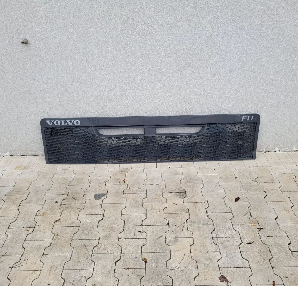 GRILL ATRAPA VOLVO FH4 ORYGINAŁ OM 82316693 - Body and exterior: picture 1 GRILL ATRAPA VOLVO FH4 ORYGINAŁ OM 82316693 - Body and exterior: picture 1