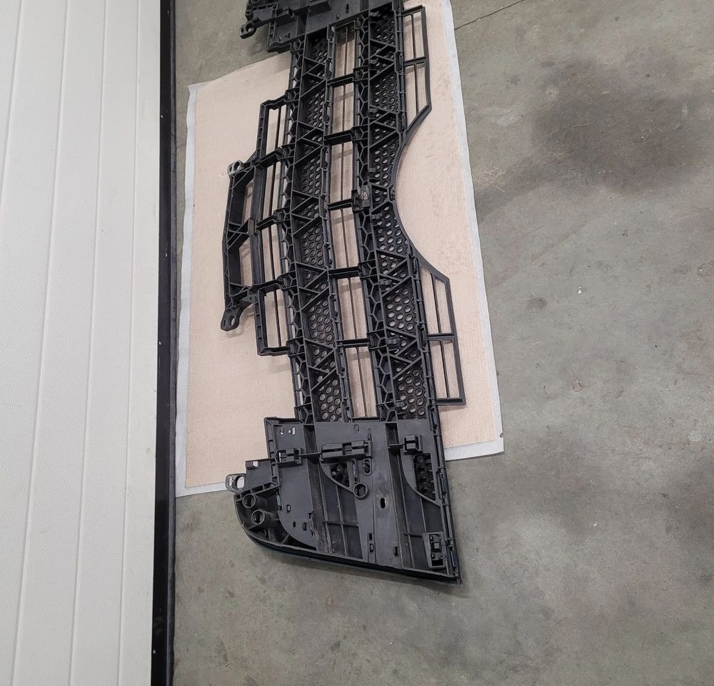 GRILL MERCEDES ACTROS MP4 ORYGINAŁ - Body and exterior for Truck: picture 4 GRILL MERCEDES ACTROS MP4 ORYGINAŁ - Body and exterior for Truck: picture 4