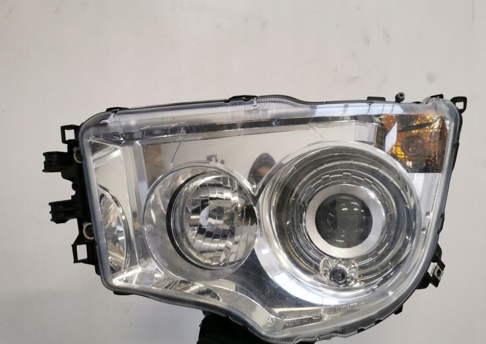 LAMPA MERCEDES ACTROS ANTOS XENON mp4 A9608202639 - Headlight: picture 1 LAMPA MERCEDES ACTROS ANTOS XENON mp4 A9608202639 - Headlight: picture 1