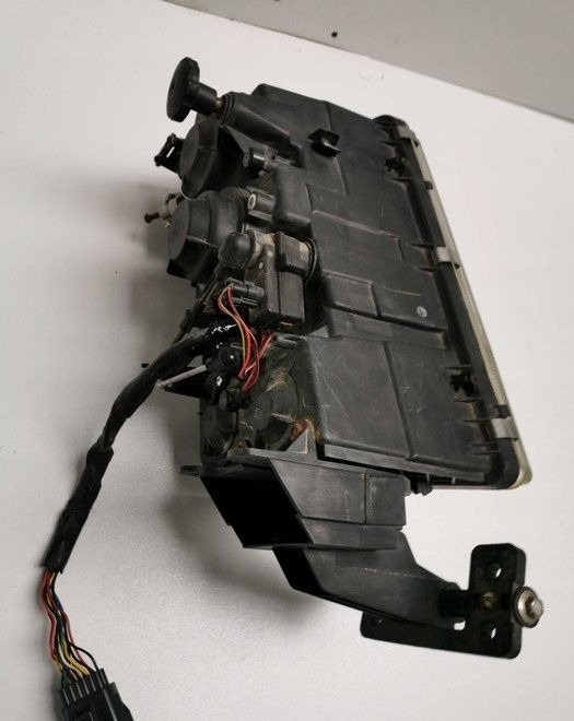 LAMPA VOLVO FH12 fh13 ORYGINAŁ PRAWA - Headlight for Truck: picture 3 LAMPA VOLVO FH12 fh13 ORYGINAŁ PRAWA - Headlight for Truck: picture 3