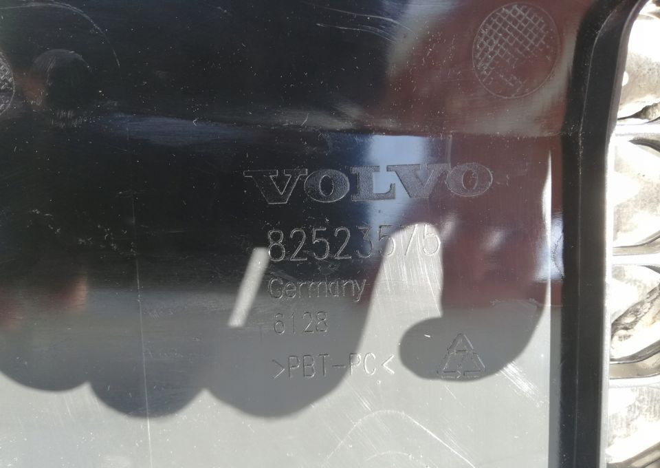 MASKA GRILL ATRAPA VOLVO FL FE 82523575 NOWY ORYG. - Hood: picture 5 MASKA GRILL ATRAPA VOLVO FL FE 82523575 NOWY ORYG. - Hood: picture 5