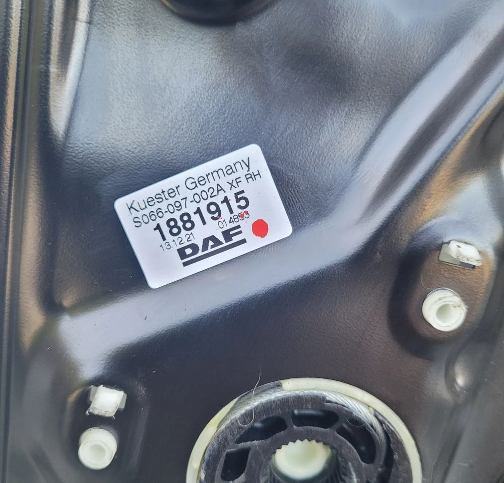 PODNOSNIK SZYBY RH DAF XF 106 OM 1881915 - Window lift motor for Truck: picture 3 PODNOSNIK SZYBY RH DAF XF 106 OM 1881915 - Window lift motor for Truck: picture 3