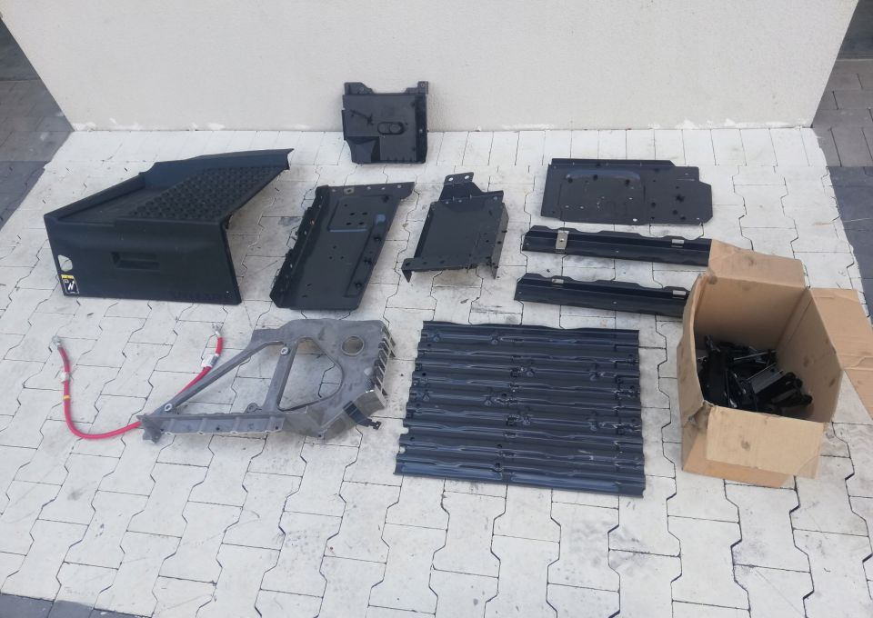 SKRZYNKA OBUDOWA AKUMULATORÓW VOLVO FH 4 - Body and exterior for Truck: picture 1 SKRZYNKA OBUDOWA AKUMULATORÓW VOLVO FH 4 - Body and exterior for Truck: picture 1