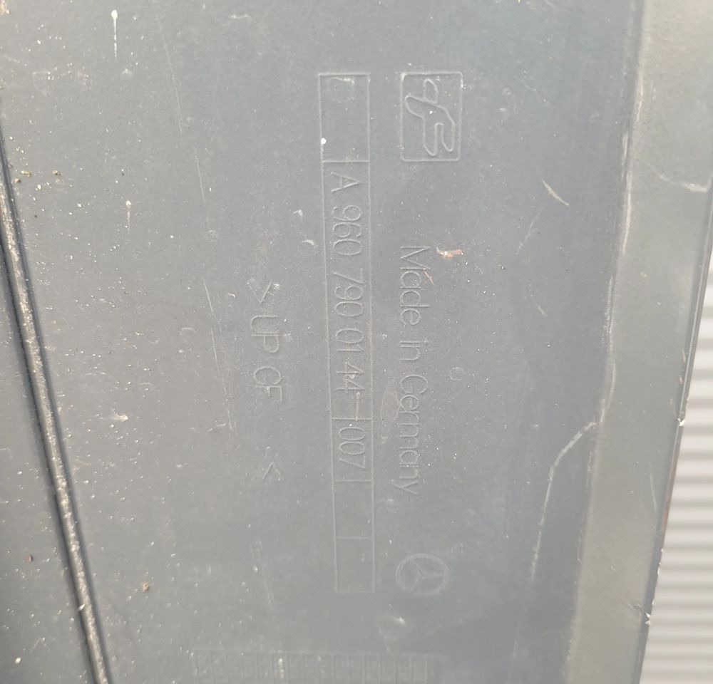 SPOJLER ZAKABINOWY MERCEDES ACTROS MP4 LH ORYGINAŁ CHWALIM116 - Aerodynamics/ Spoiler for Truck: picture 3 SPOJLER ZAKABINOWY MERCEDES ACTROS MP4 LH ORYGINAŁ CHWALIM116 - Aerodynamics/ Spoiler for Truck: picture 3