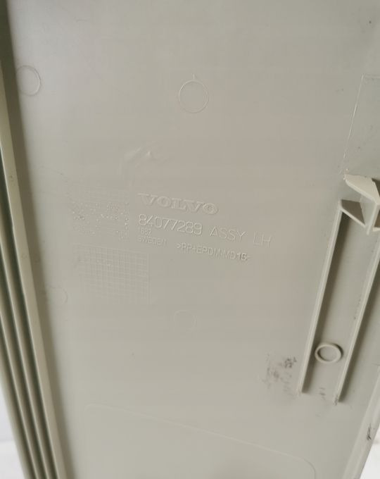 ZAŚLEPKA MASKOWNICA VOLVO FH4 84077289 ORYGINAŁ - Aerodynamics/ Spoiler for Truck: picture 2 ZAŚLEPKA MASKOWNICA VOLVO FH4 84077289 ORYGINAŁ - Aerodynamics/ Spoiler for Truck: picture 2