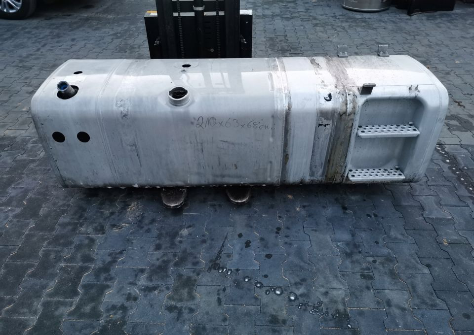 ZBIORNIK PALIWA MAN TGX TGS 210X63X68 AB/D - Fuel tank: picture 1 ZBIORNIK PALIWA MAN TGX TGS 210X63X68 AB/D - Fuel tank: picture 1