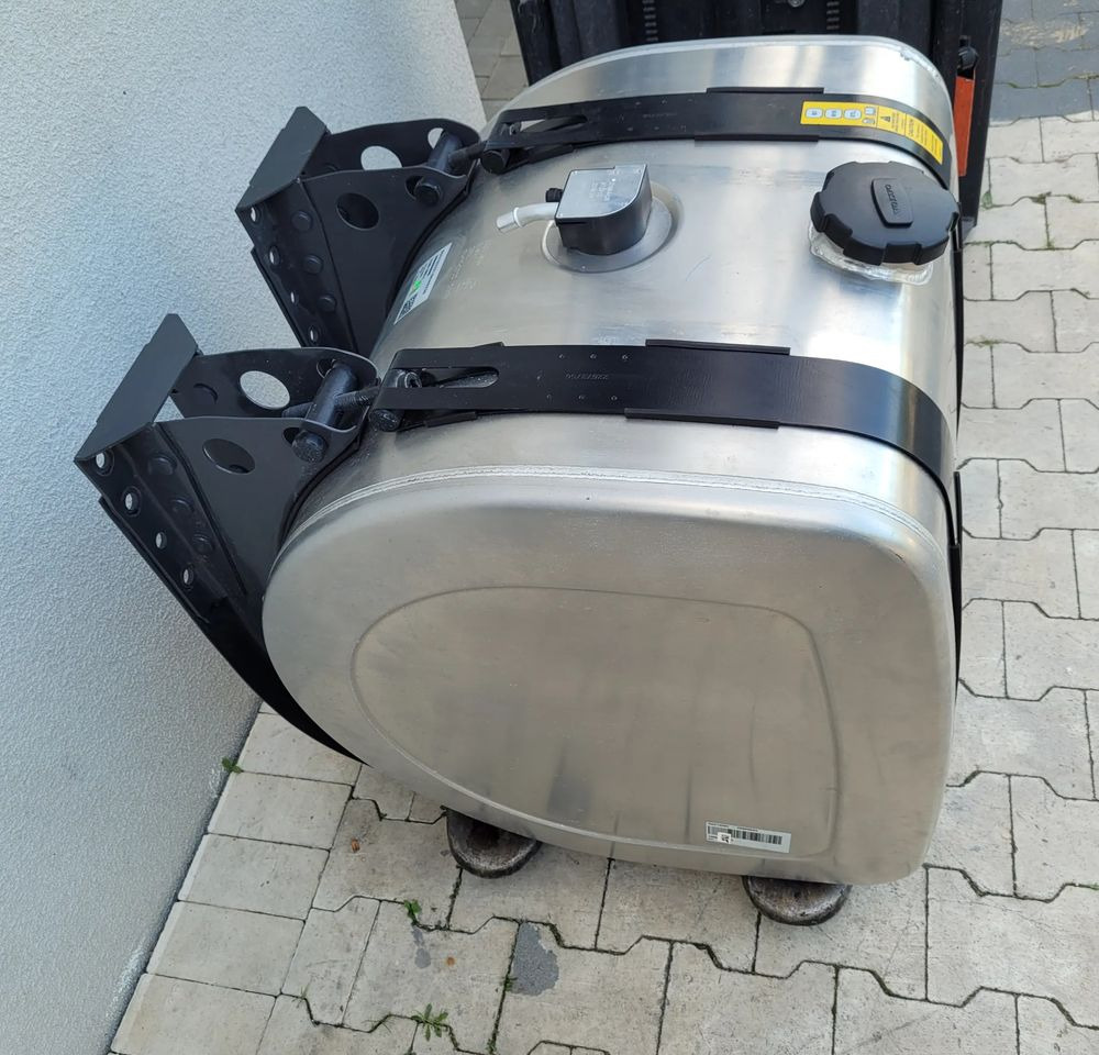 ZBIORNIK PALIWA VOLVO FH4 RENAULT 285L OM 22063854 70X70X70 - Fuel tank for Truck: picture 3 ZBIORNIK PALIWA VOLVO FH4 RENAULT 285L OM 22063854 70X70X70 - Fuel tank for Truck: picture 3