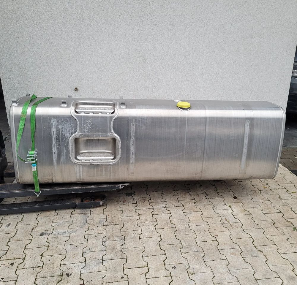 ZBIORNIK PALIWA VOLVO FH4 RENAULT OM 21442020 225X70X70CM 900L - Fuel tank for Truck: picture 1 ZBIORNIK PALIWA VOLVO FH4 RENAULT OM 21442020 225X70X70CM 900L - Fuel tank for Truck: picture 1