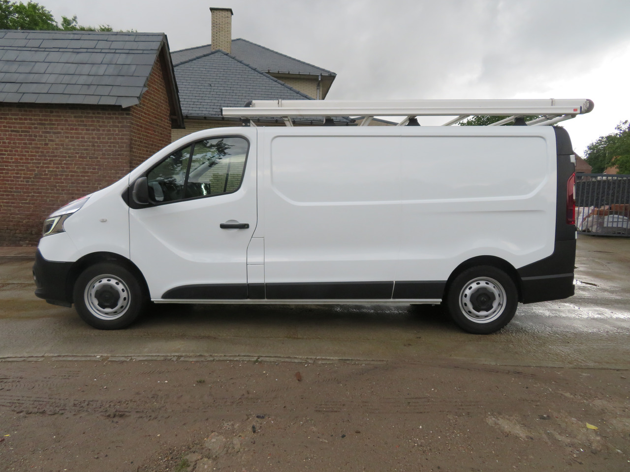 RENAULT Trafic 2.0dCi - L2H1 - Small van: picture 4 RENAULT Trafic 2.0dCi - L2H1 - Small van: picture 4