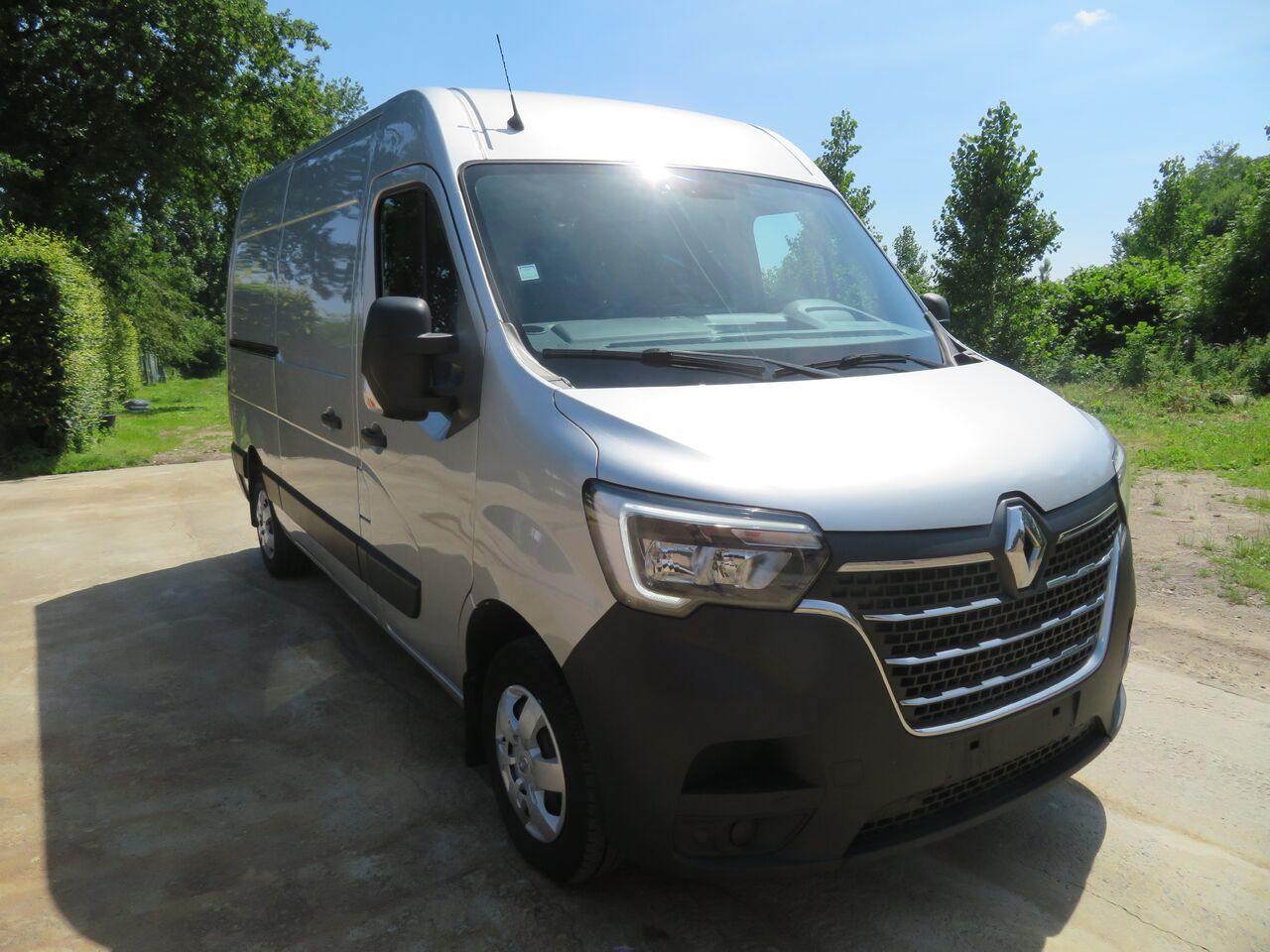 Renault Master 2.3dCi- L2H2 - Panel van: picture 1 Renault Master 2.3dCi- L2H2 - Panel van: picture 1