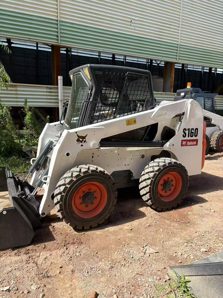 BOBCAT S180 - Skid steer loader: picture 4 BOBCAT S180 - Skid steer loader: picture 4