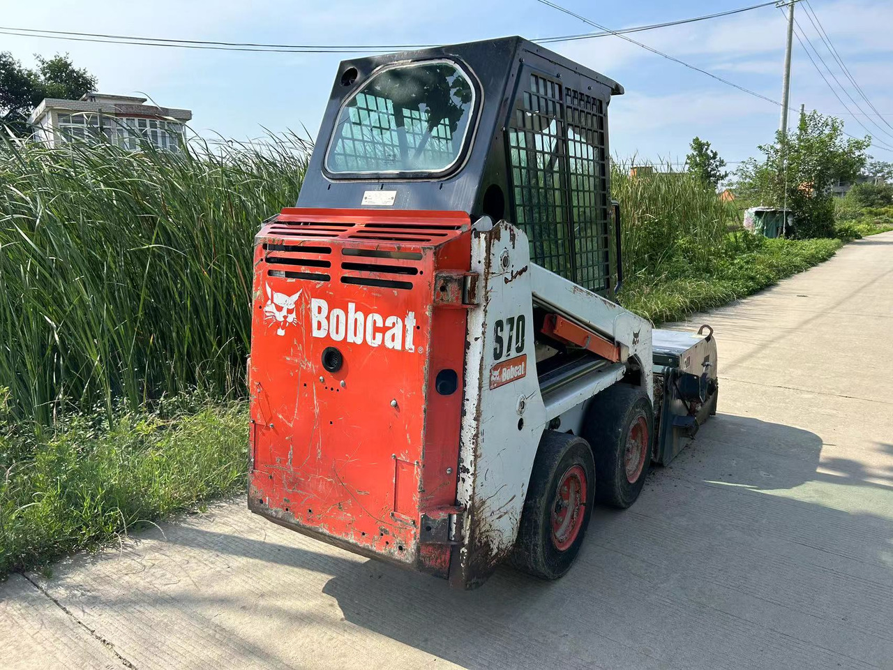BOBCAT S70 Sliding Sweeper Click for Discount - Skid steer loader: picture 4 BOBCAT S70 Sliding Sweeper Click for Discount - Skid steer loader: picture 4