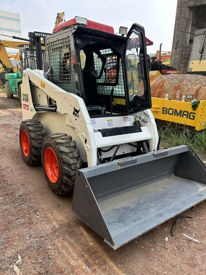 BOBCAT Skid Steer Loader S130 - Skid steer loader: picture 4 BOBCAT Skid Steer Loader S130 - Skid steer loader: picture 4