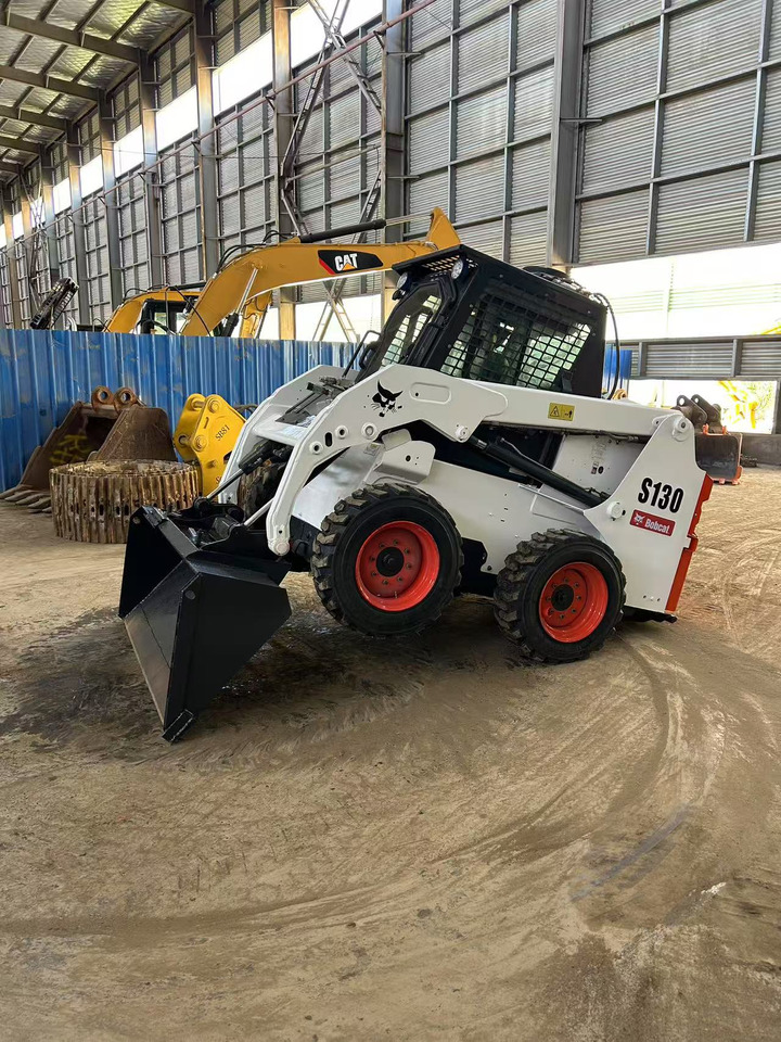 Skid steer loader BOBCAT Skid Steer Loader S130: picture 6 Skid steer loader BOBCAT Skid Steer Loader S130: picture 6