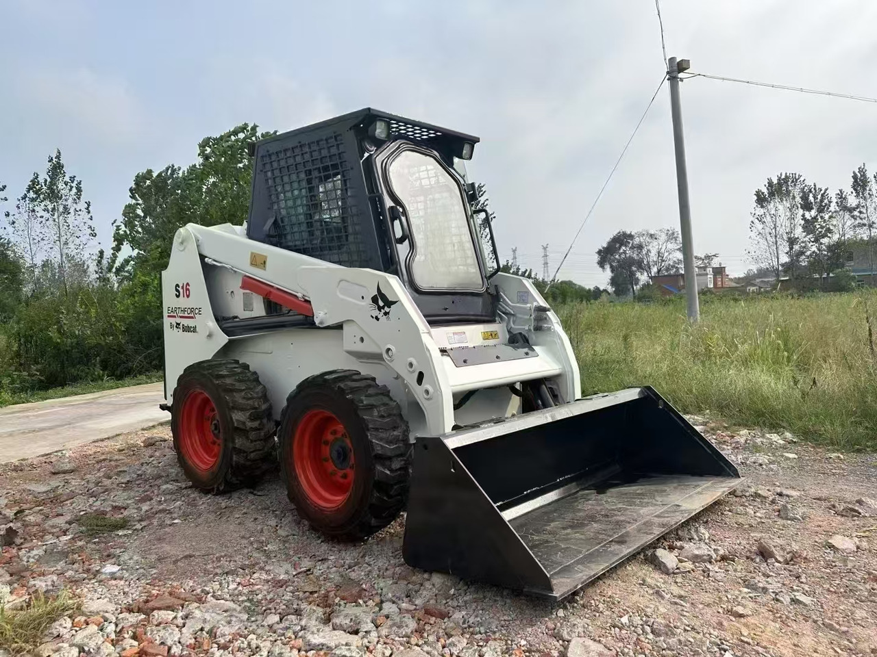BOBCAT Skid Steer Loader S16 - Skid steer loader: picture 1 BOBCAT Skid Steer Loader S16 - Skid steer loader: picture 1