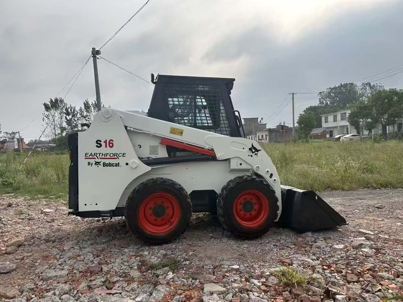 BOBCAT Skid Steer Loader S16 - Skid steer loader: picture 5 BOBCAT Skid Steer Loader S16 - Skid steer loader: picture 5